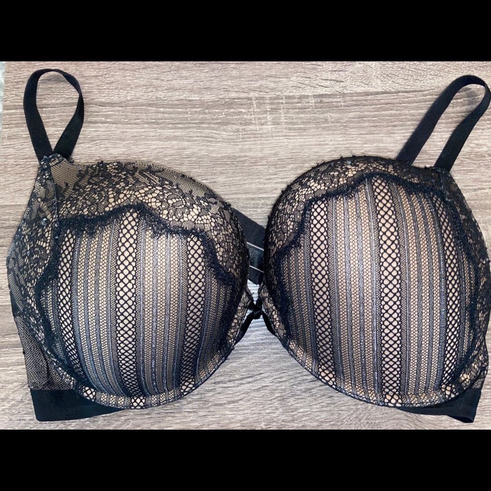 38DD Victoria’s Secret Bombshell Bra